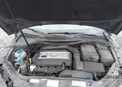 2014 Volkswagen Eos Executive z USA, uszkodzony, nr VIN WVWFW8AH5EV005121